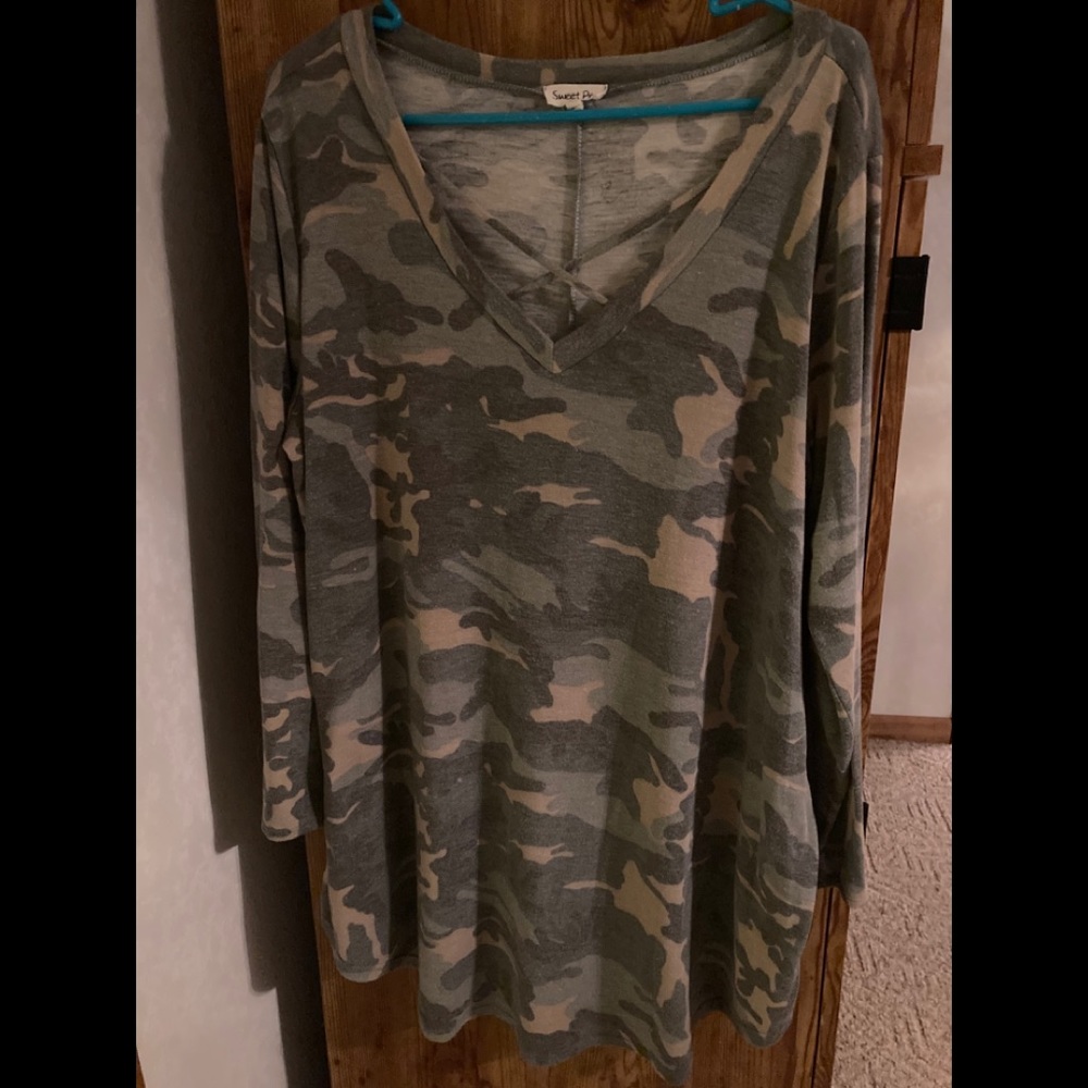 Ladies Camo long sleeve shirt